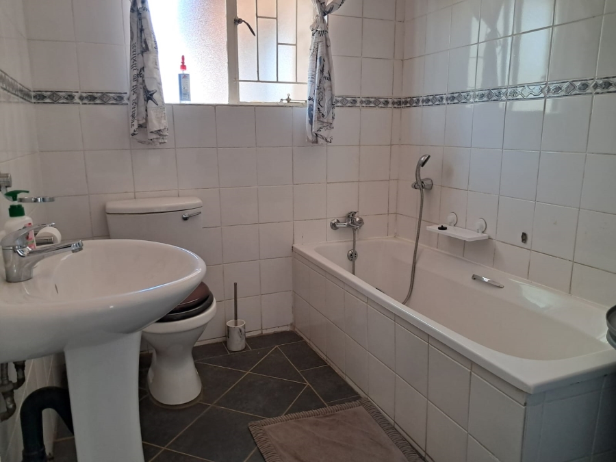 4 Bedroom Property for Sale in Waterval East North West